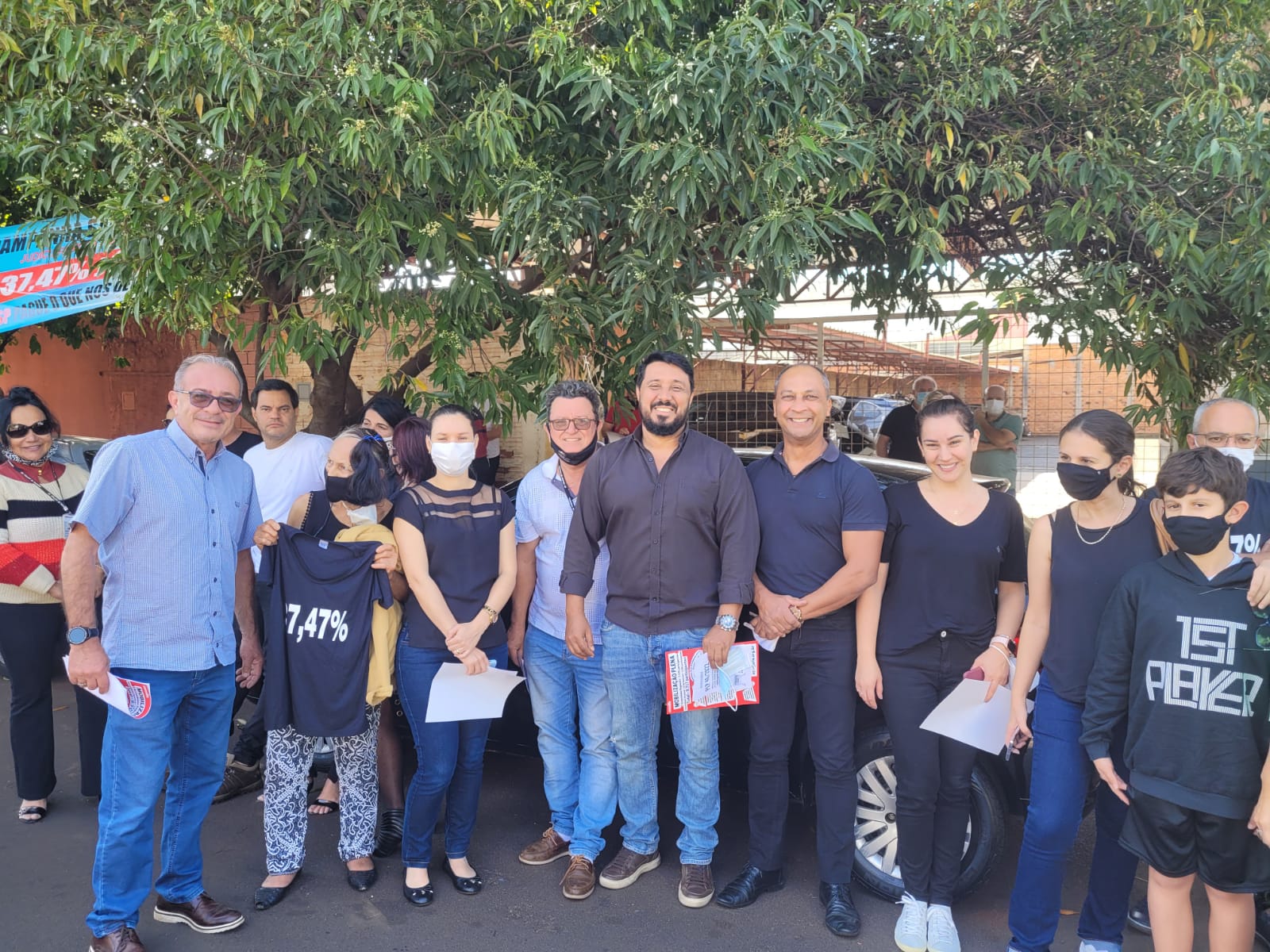 Servidores de Ribeirão Preto param a rua em frente ao fórum de Ribeirão Preto em ato