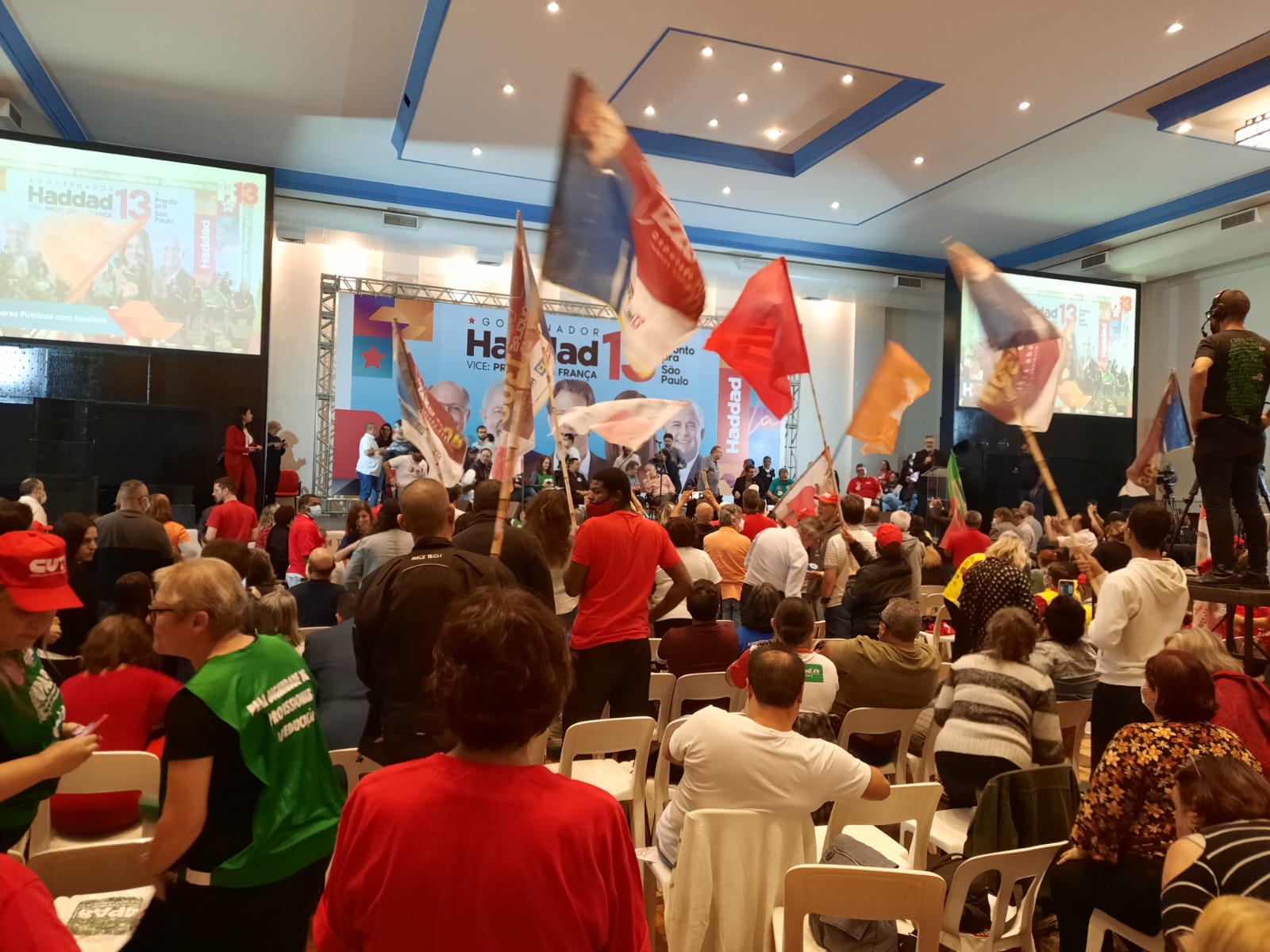 ASSOJURIS e SINJURIS presentes em ato de servidores e candidatos ao governo do estado e ao senado