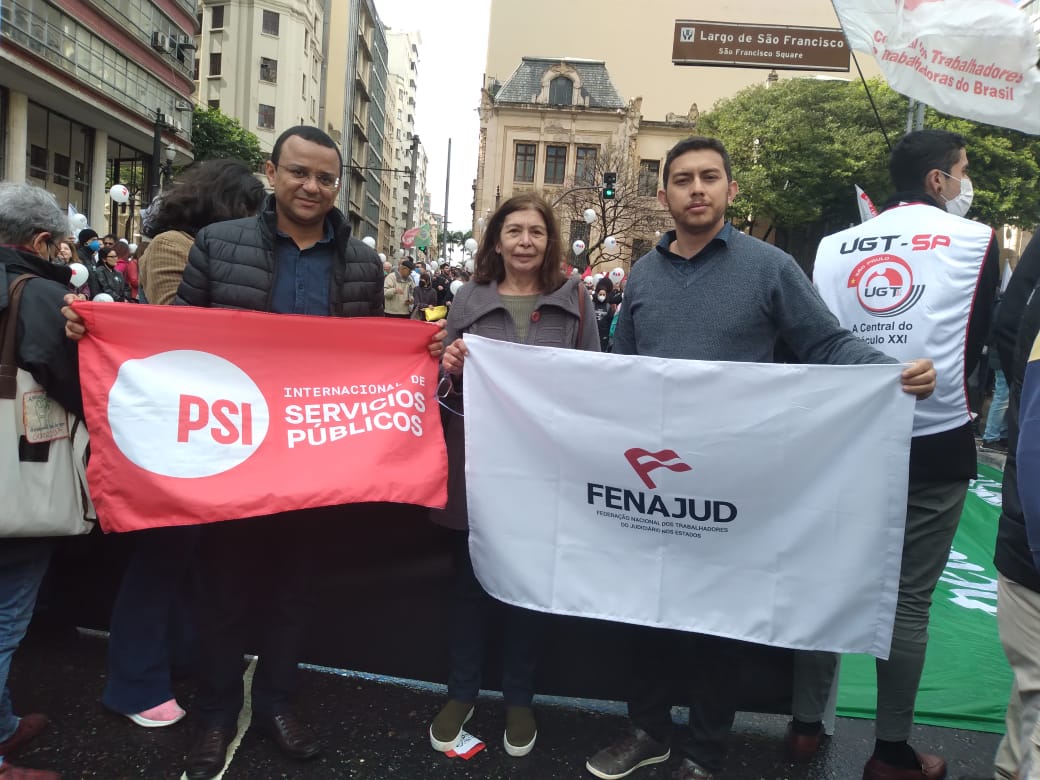ASSOJURIS, SINJURIS e FENAJUD presentes no ato pela defesa da democracia