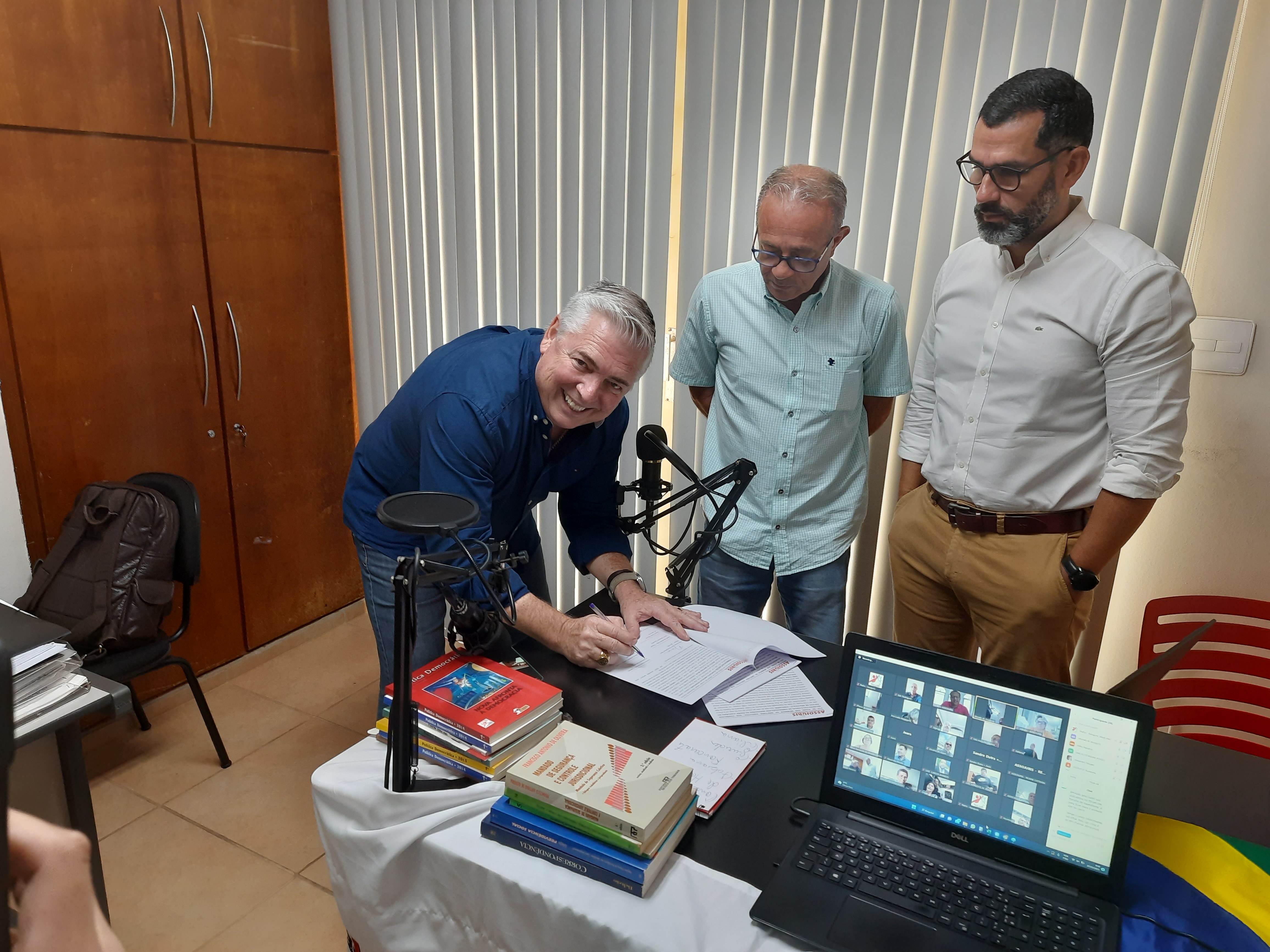 Empossados novos membros da diretoria executiva e dos conselhos da ASSOJURIS