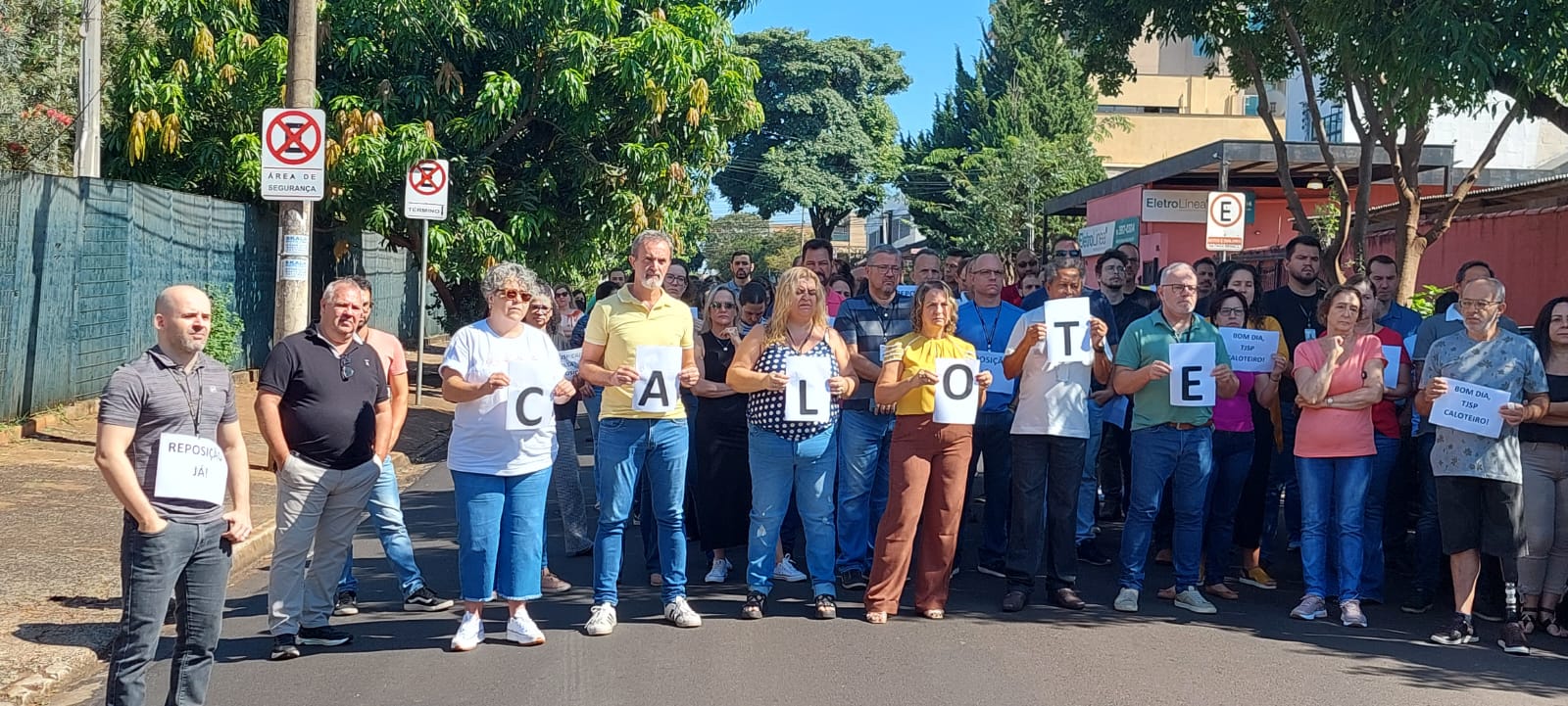 CALOTE – SERVIDORES DE RIBEIRÃO PRETO REALIZAM ATO EM PROTESTO PELA NÃO CONCESSÃO DA RECOMPOSIÇÃO SALARIAL