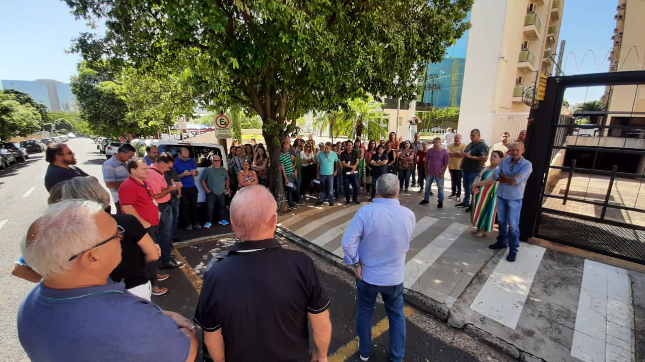 ASSOJURIS ORIENTA SERVIDORES – AUSÊNCIA DE CONTRAPARTIDA – GREVE DEVE SER A ALTERNATIVA