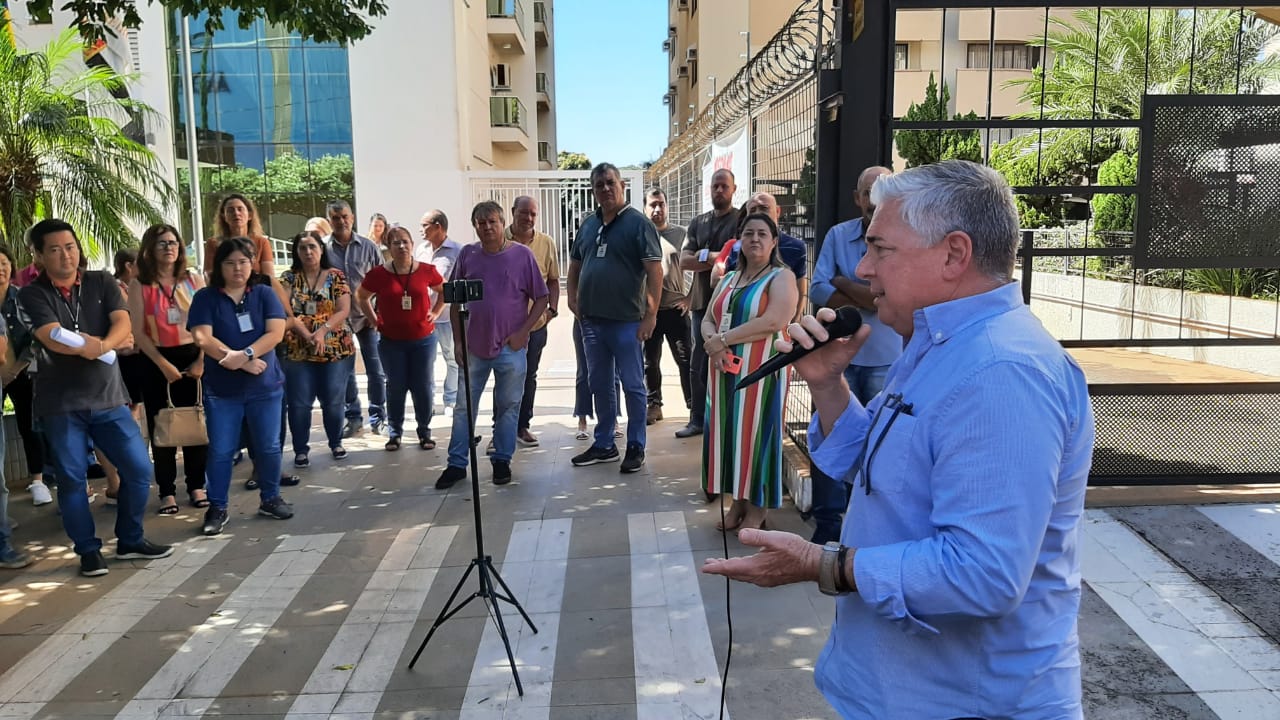 ASSOJURIS ORIENTA SERVIDORES – AUSÊNCIA DE CONTRAPARTIDA – GREVE DEVE SER A ALTERNATIVA