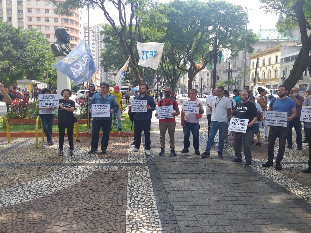 Judiciários da capital protestam por não terem recebido a recomposição das perdas inflacionarias