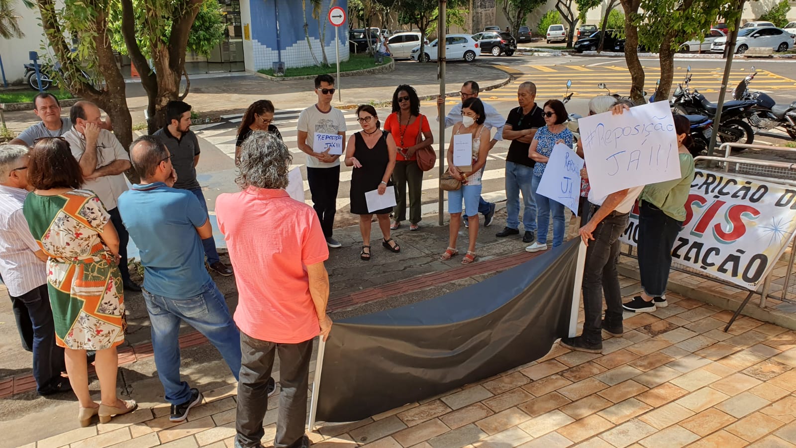 Assis – ato de protesto – servidores exigem reposição da perda inflacionária