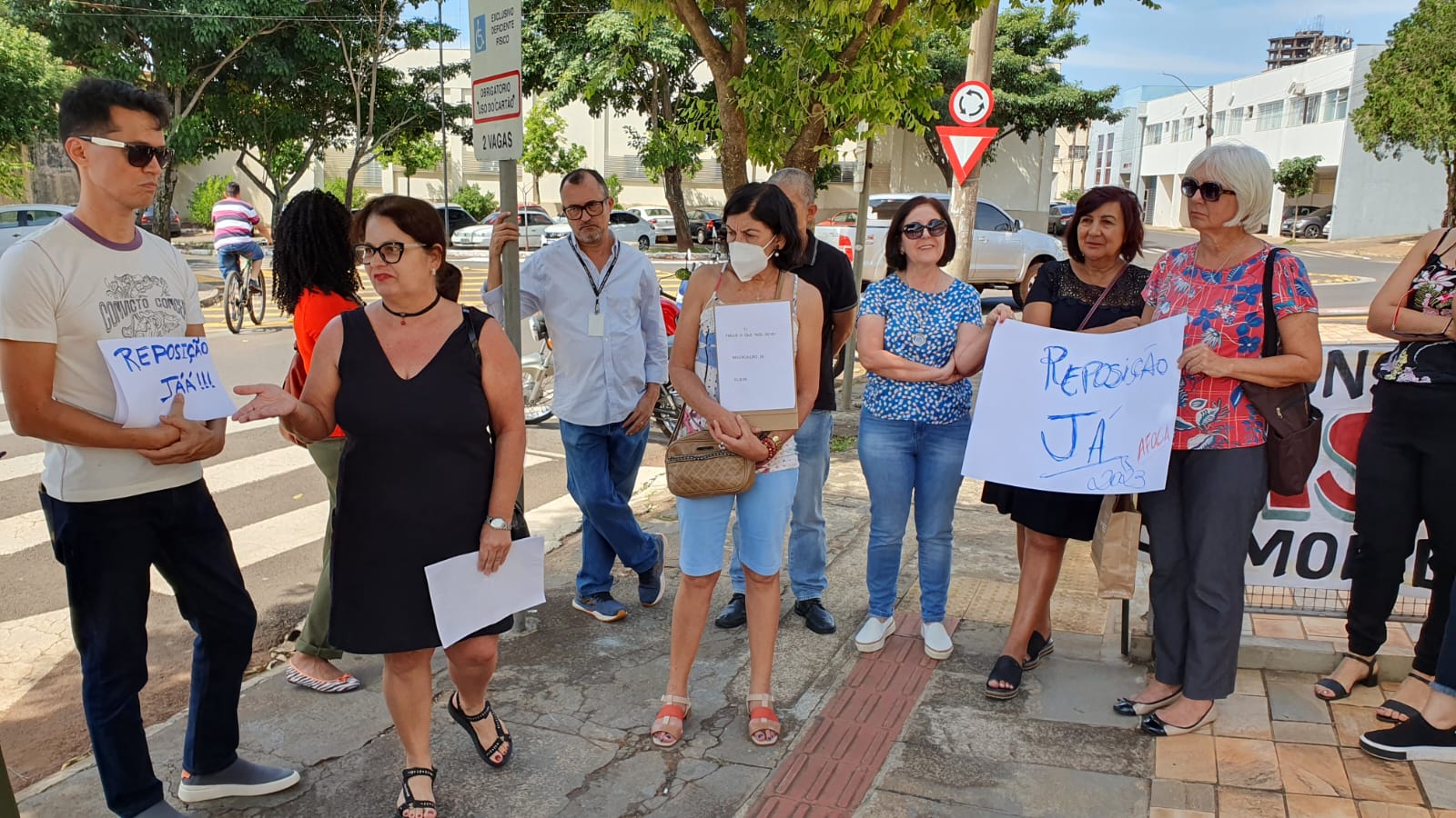 Assis – ato de protesto – servidores exigem reposição da perda inflacionária