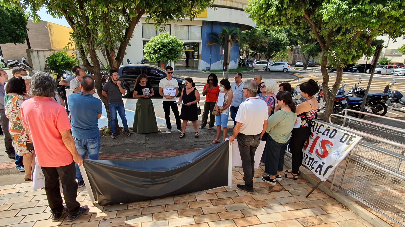 Assis – ato de protesto – servidores exigem reposição da perda inflacionária