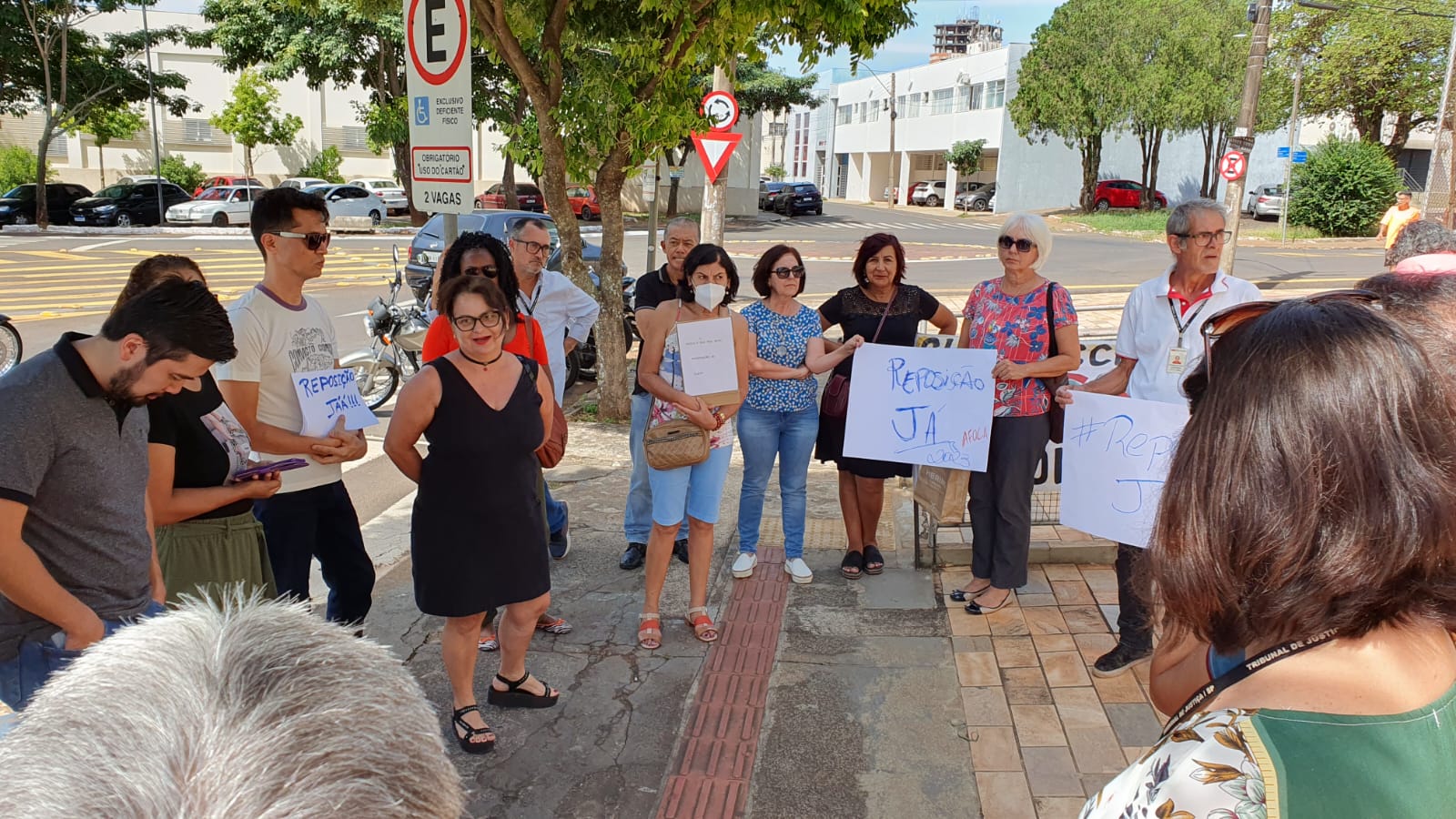 Assis – ato de protesto – servidores exigem reposição da perda inflacionária