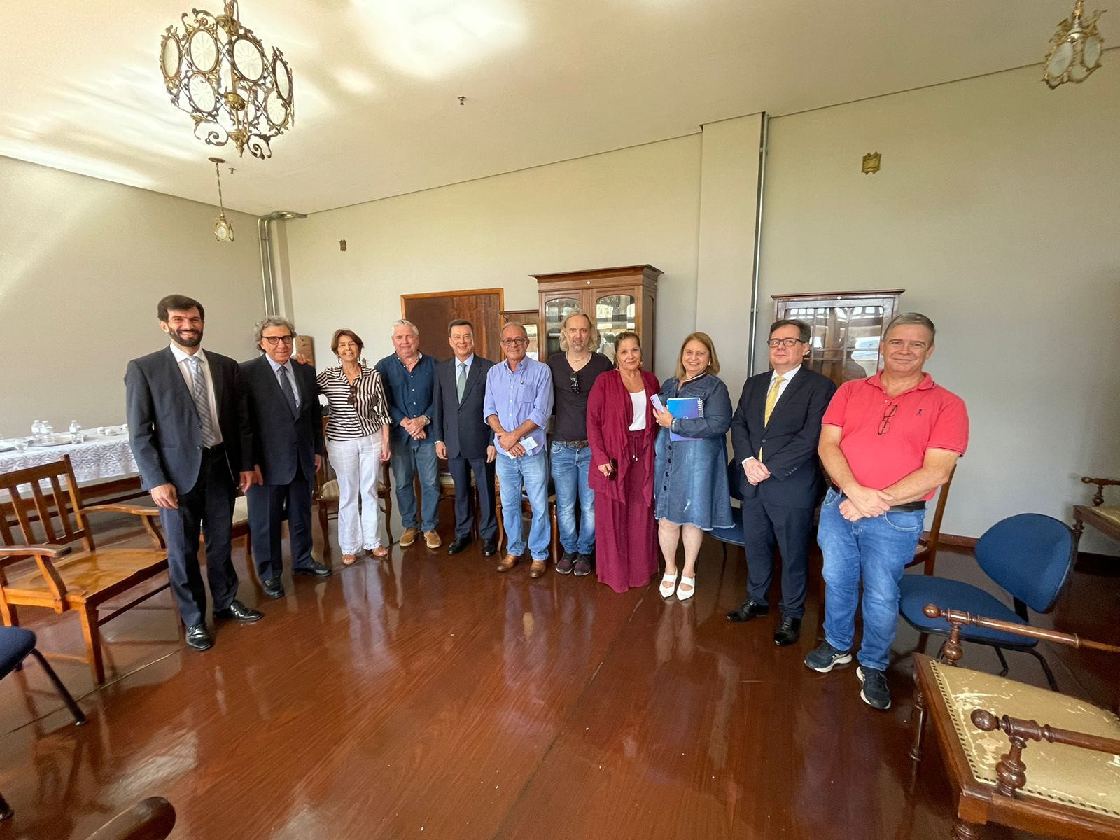 Ato de Ribeirão Preto reúne centenas de servidores – a indignação permanece.
