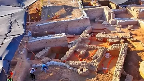 Arqueólogos acham munição de mais de 2 mil anos com nomes de deuses gregos