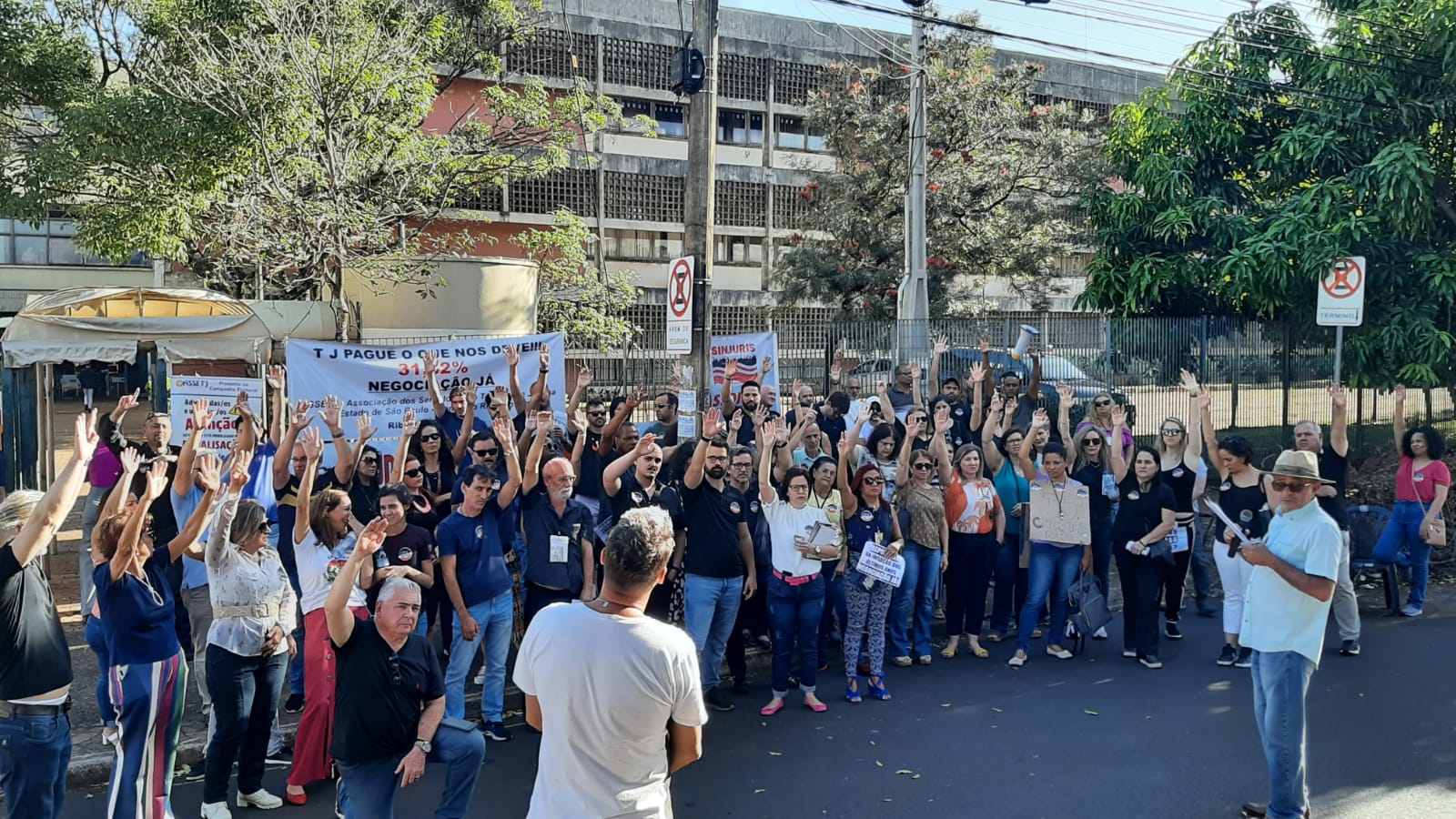Servidores do forum de Ribeirão Preto estão parados