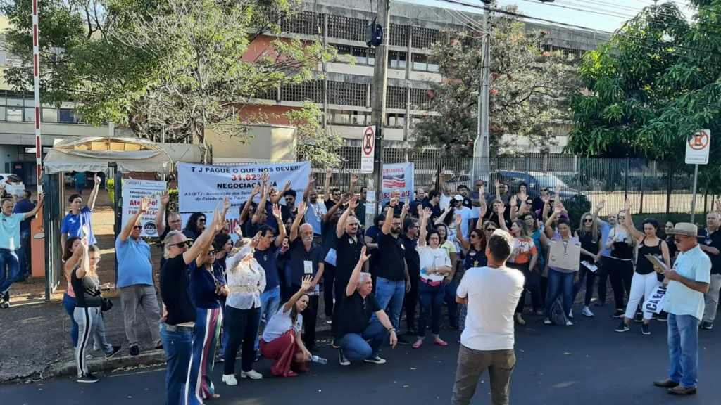 Servidores do forum de Ribeirão Preto estão parados