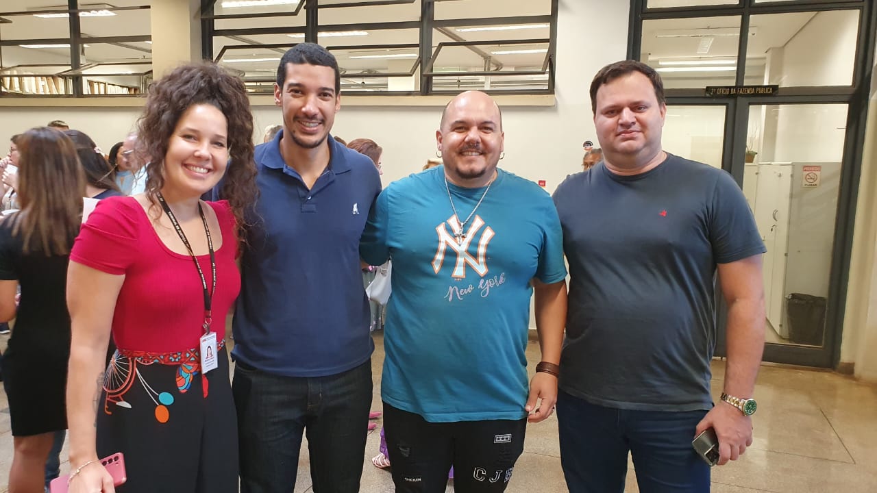 O TJ-SP pressiona e ameaça, enquanto servidores se unem e confraternizam