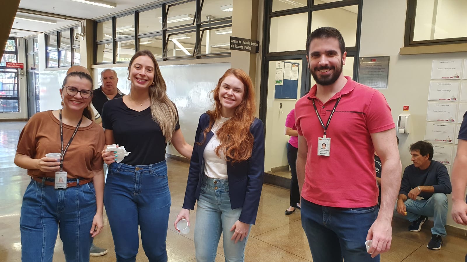 O TJ-SP pressiona e ameaça, enquanto servidores se unem e confraternizam