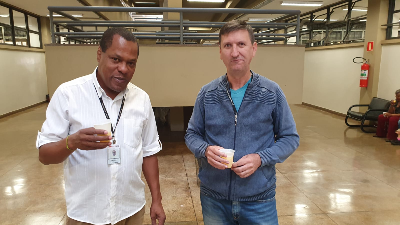 O TJ-SP pressiona e ameaça, enquanto servidores se unem e confraternizam