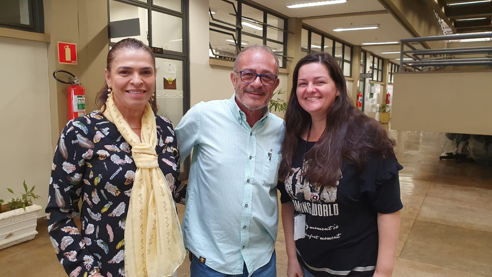 O TJ-SP pressiona e ameaça, enquanto servidores se unem e confraternizam
