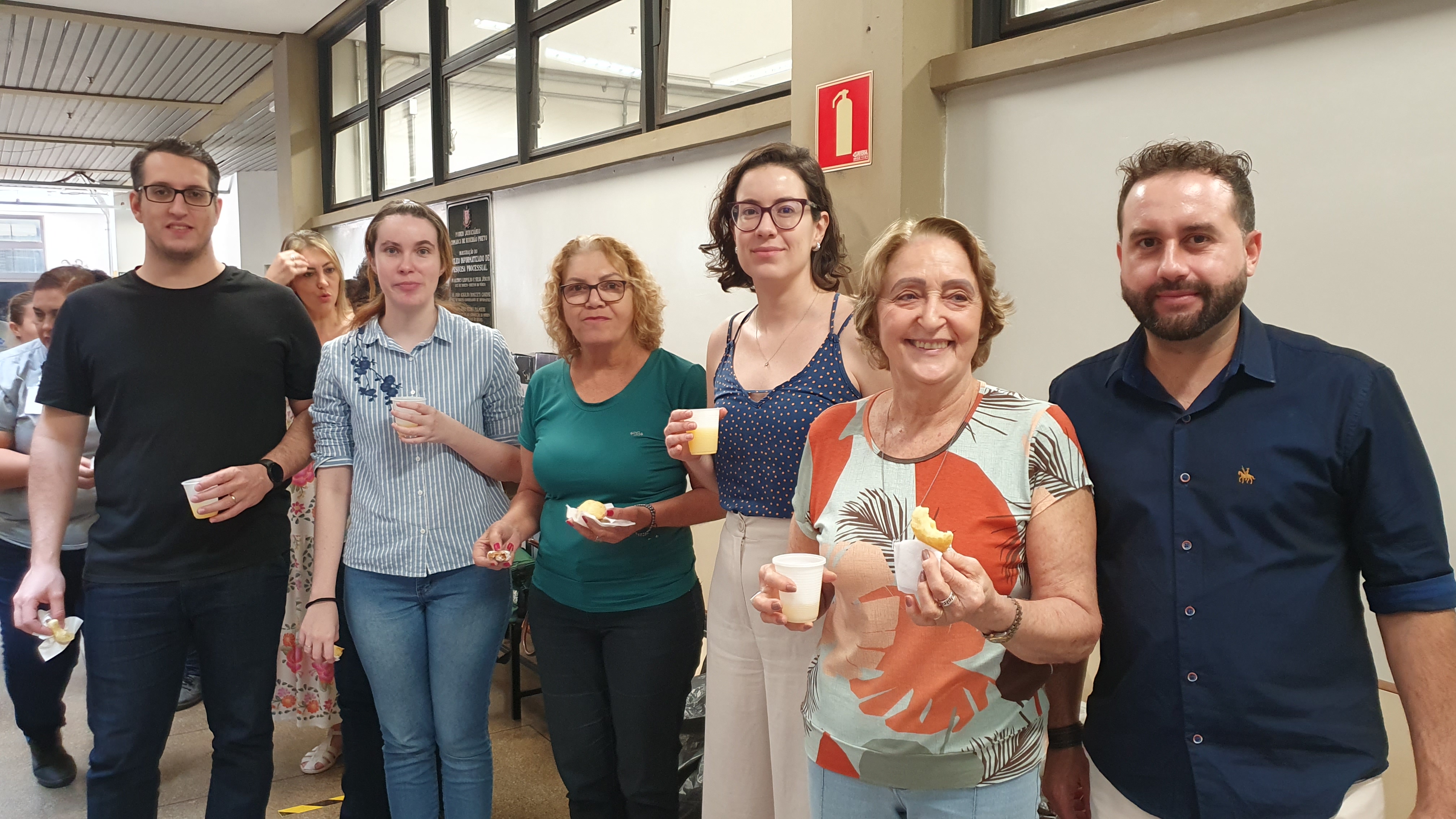 Servidores comemoram aniversariantes de julho