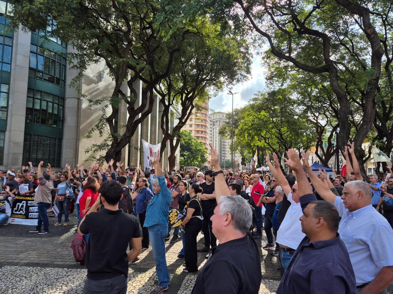 Judiciários Estaduais de São Paulo deflagram greve, por tempo indeterminado.