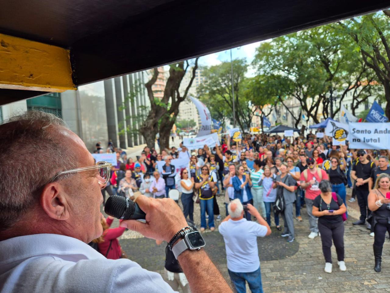 Judiciários Estaduais de São Paulo deflagram greve, por tempo indeterminado.