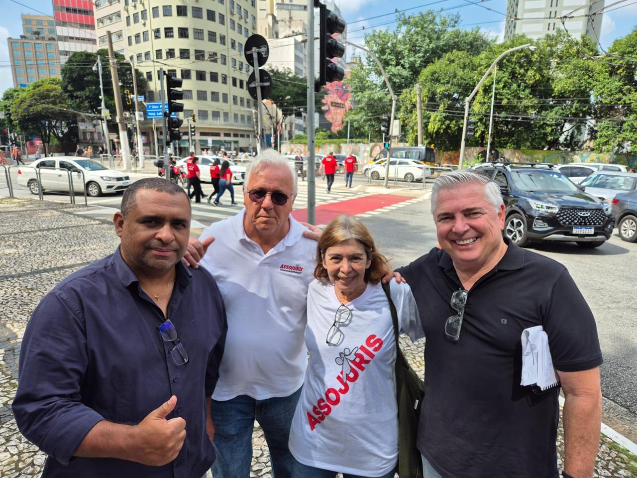 Judiciários Estaduais de São Paulo deflagram greve, por tempo indeterminado.