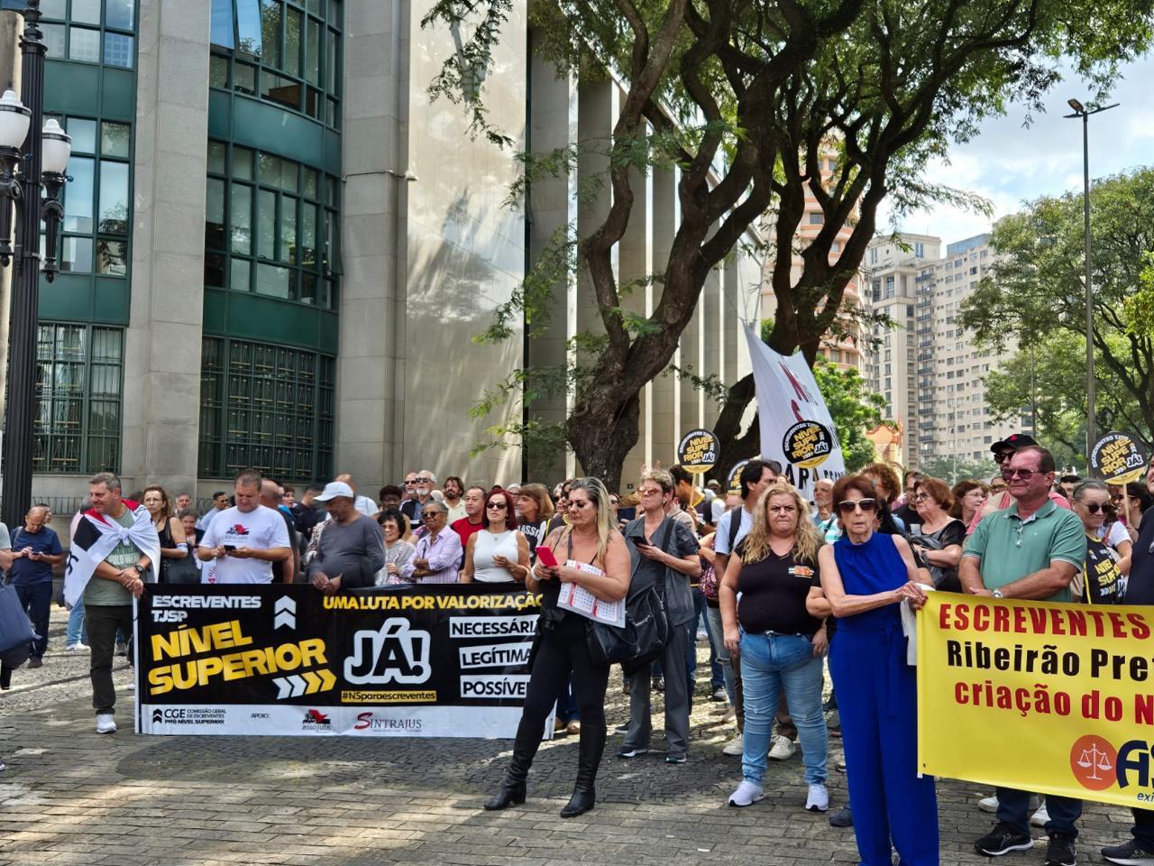 Judiciários Estaduais de São Paulo deflagram greve, por tempo indeterminado.