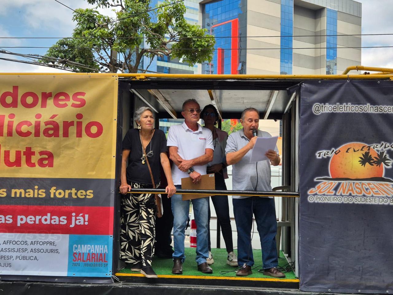 Judiciários Estaduais de São Paulo deflagram greve, por tempo indeterminado.
