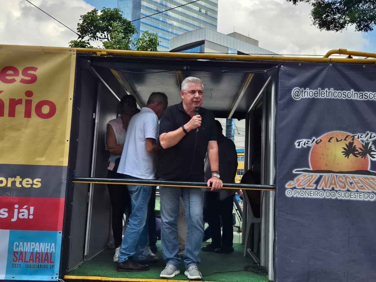 Judiciários Estaduais de São Paulo deflagram greve, por tempo indeterminado.