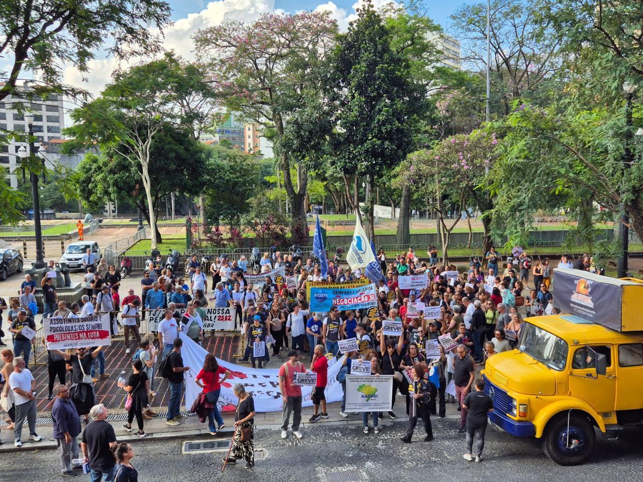 Judiciários Estaduais de São Paulo deflagram greve, por tempo indeterminado.
