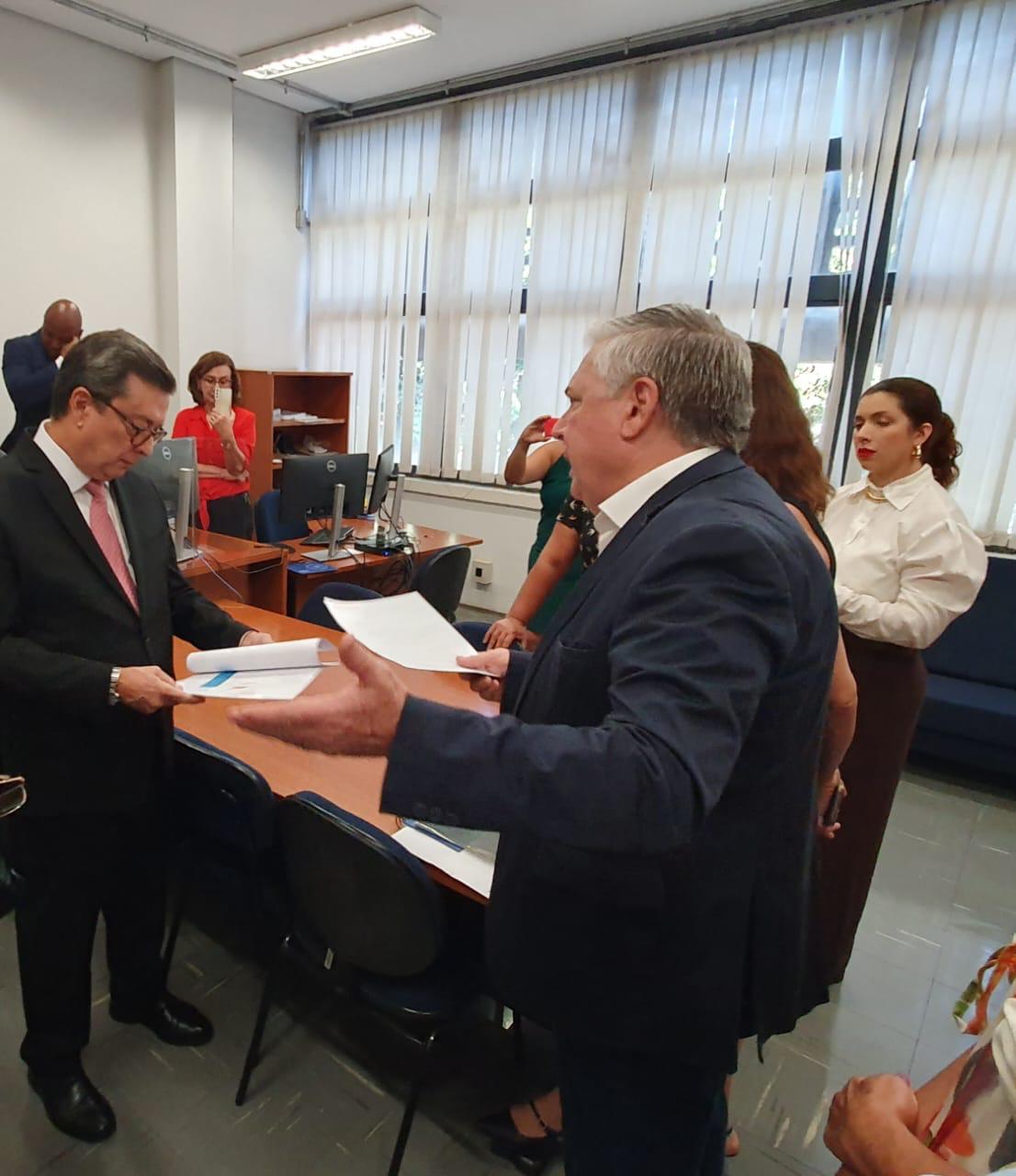 Assojuris protocola novo expediente em mãos da Presidência do TJSP