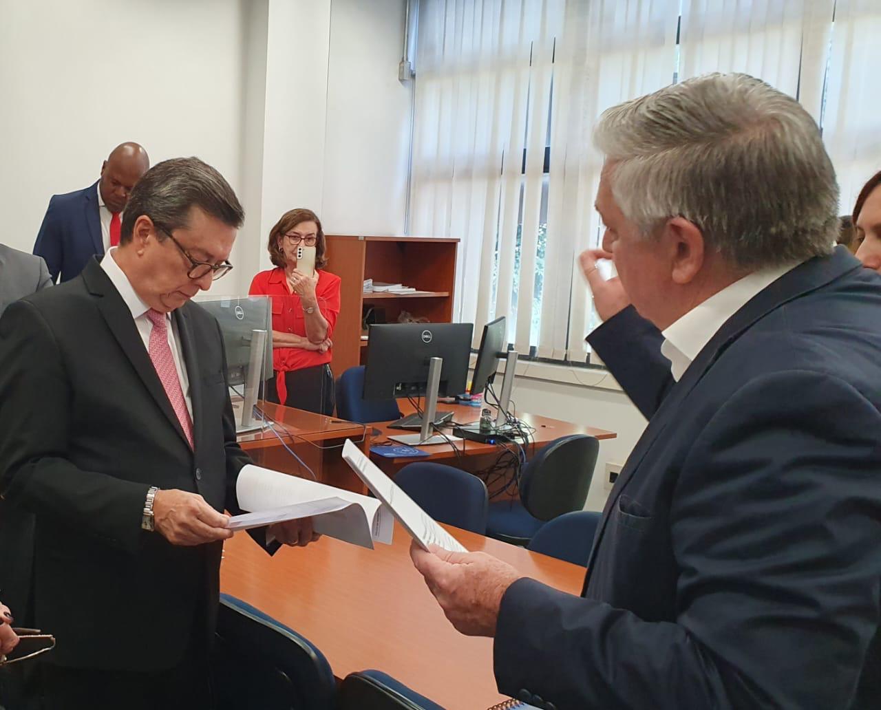 Assojuris protocola novo expediente em mãos da Presidência do TJSP
