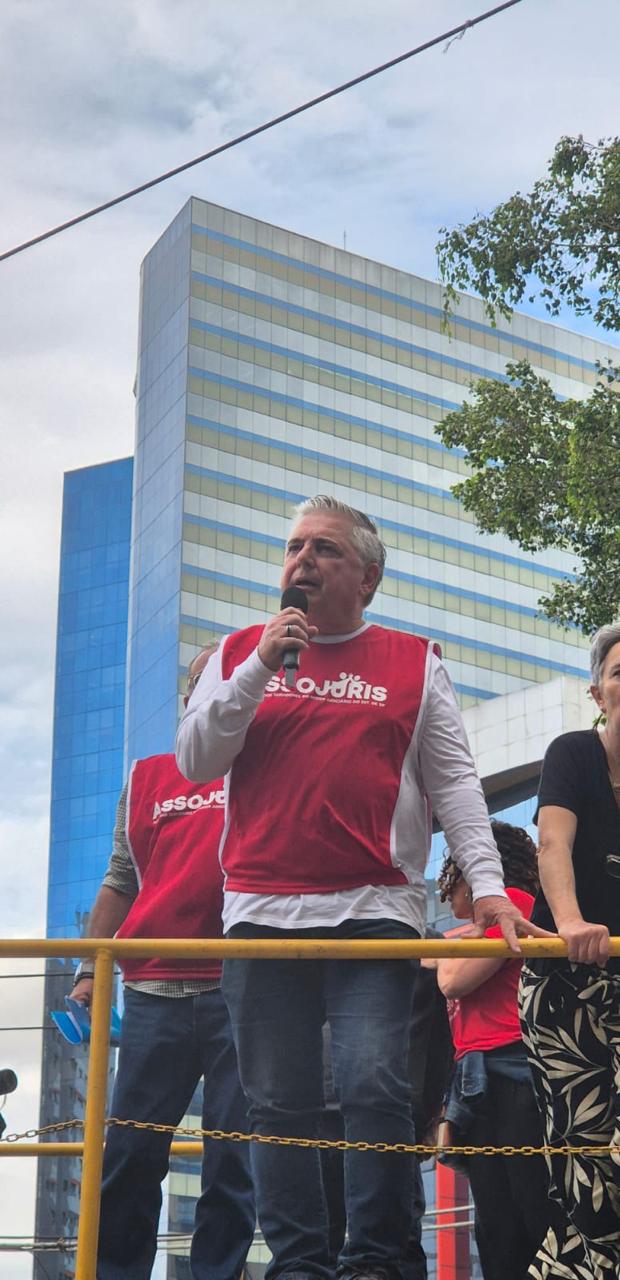 Servidores lotam Praça João Mendes e TJSP Lança Proposta no 15º Dia de Greve para Suspender Movimento Paredista