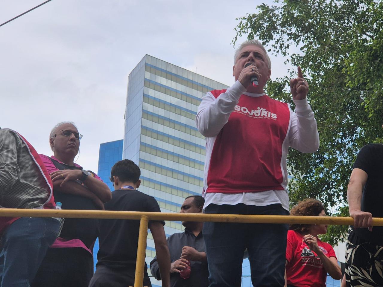 Servidores lotam Praça João Mendes e TJSP Lança Proposta no 15º Dia de Greve para Suspender Movimento Paredista