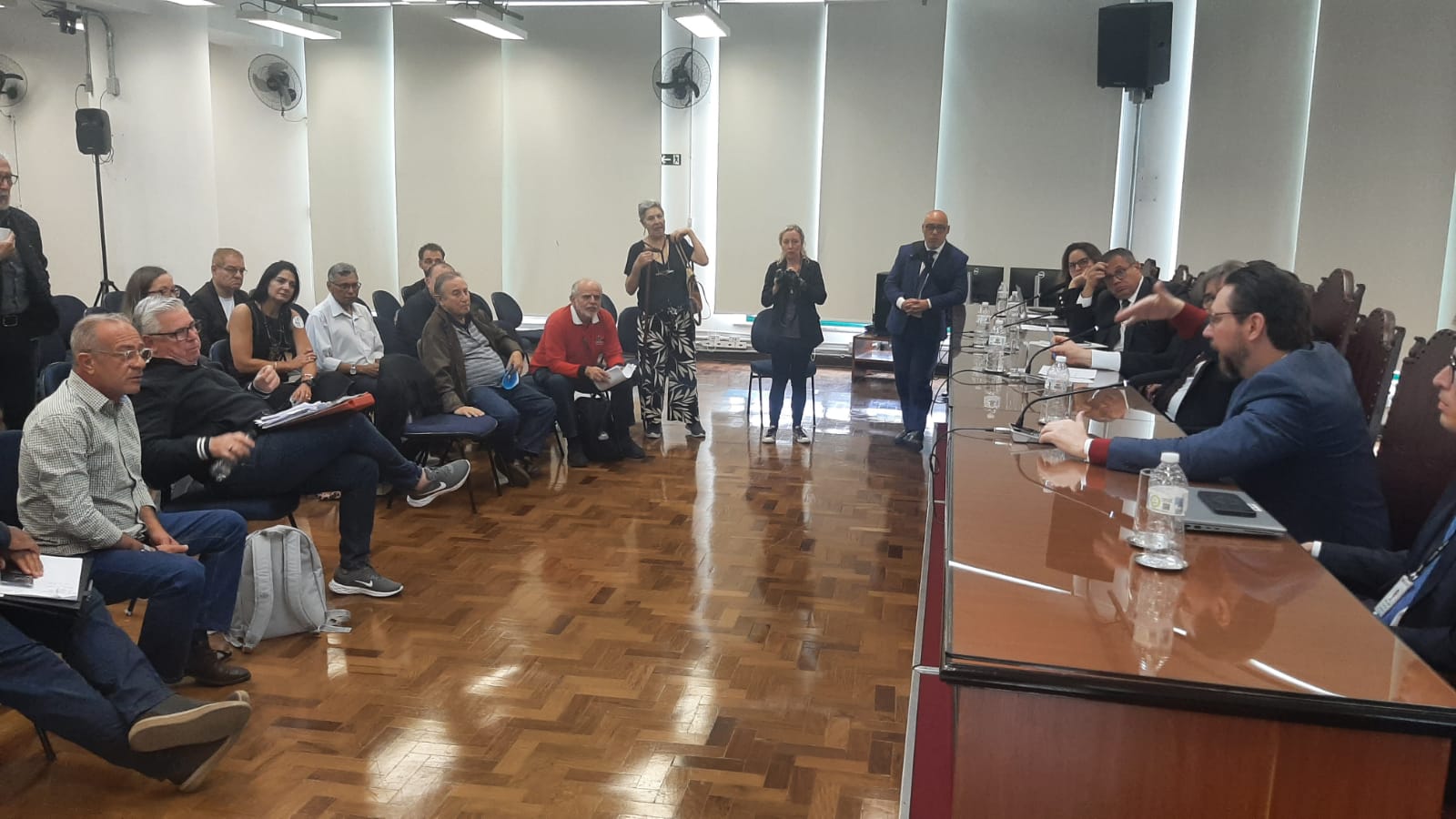 Servidores lotam Praça João Mendes e TJSP Lança Proposta no 15º Dia de Greve para Suspender Movimento Paredista