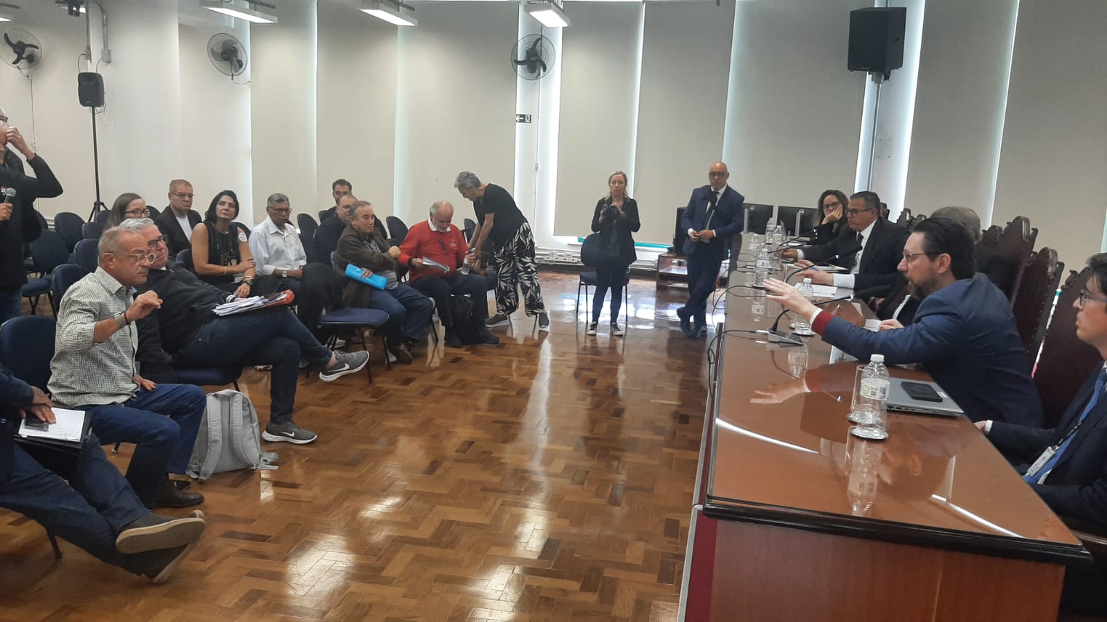 Servidores lotam Praça João Mendes e TJSP Lança Proposta no 15º Dia de Greve para Suspender Movimento Paredista