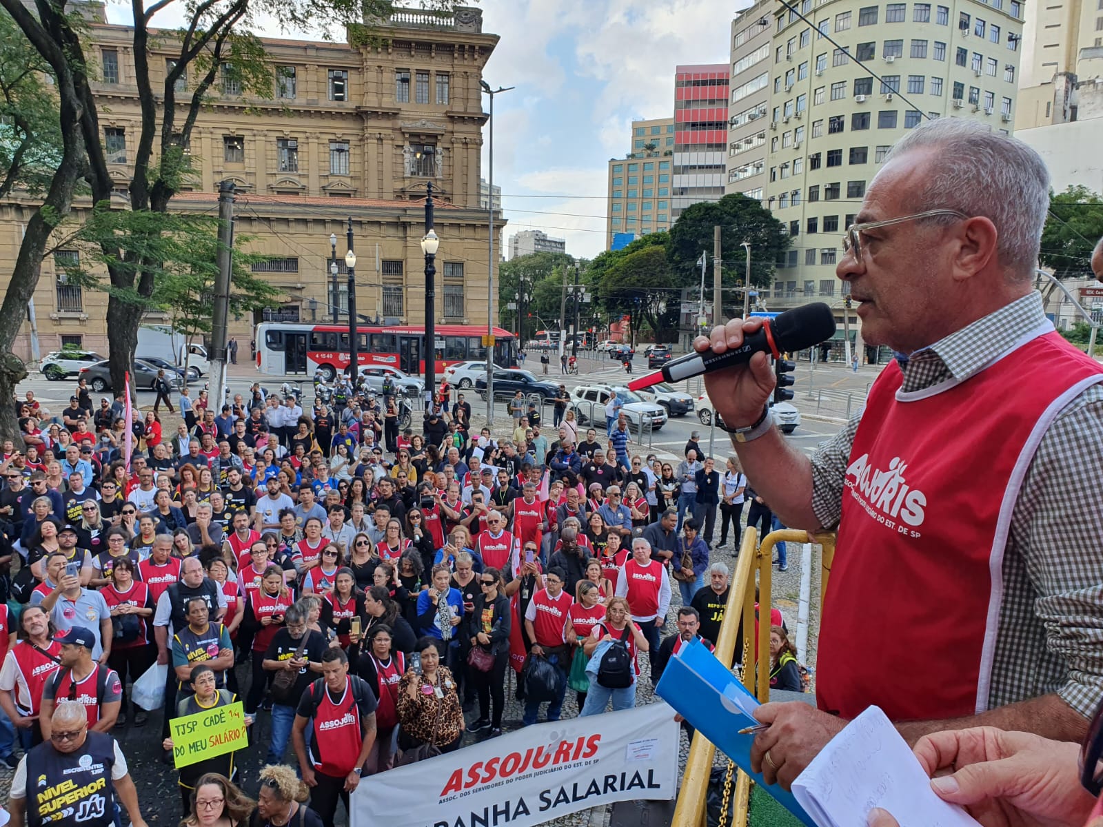 Servidores lotam Praça João Mendes e TJSP Lança Proposta no 15º Dia de Greve para Suspender Movimento Paredista