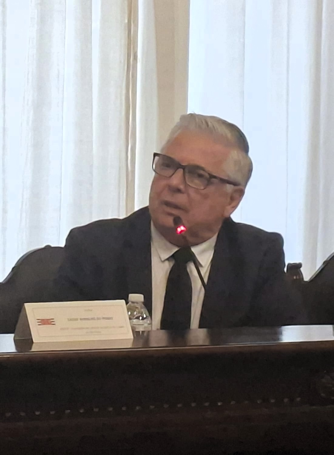 Em pauta – Auxílios e Nível Universitário para Escrevente