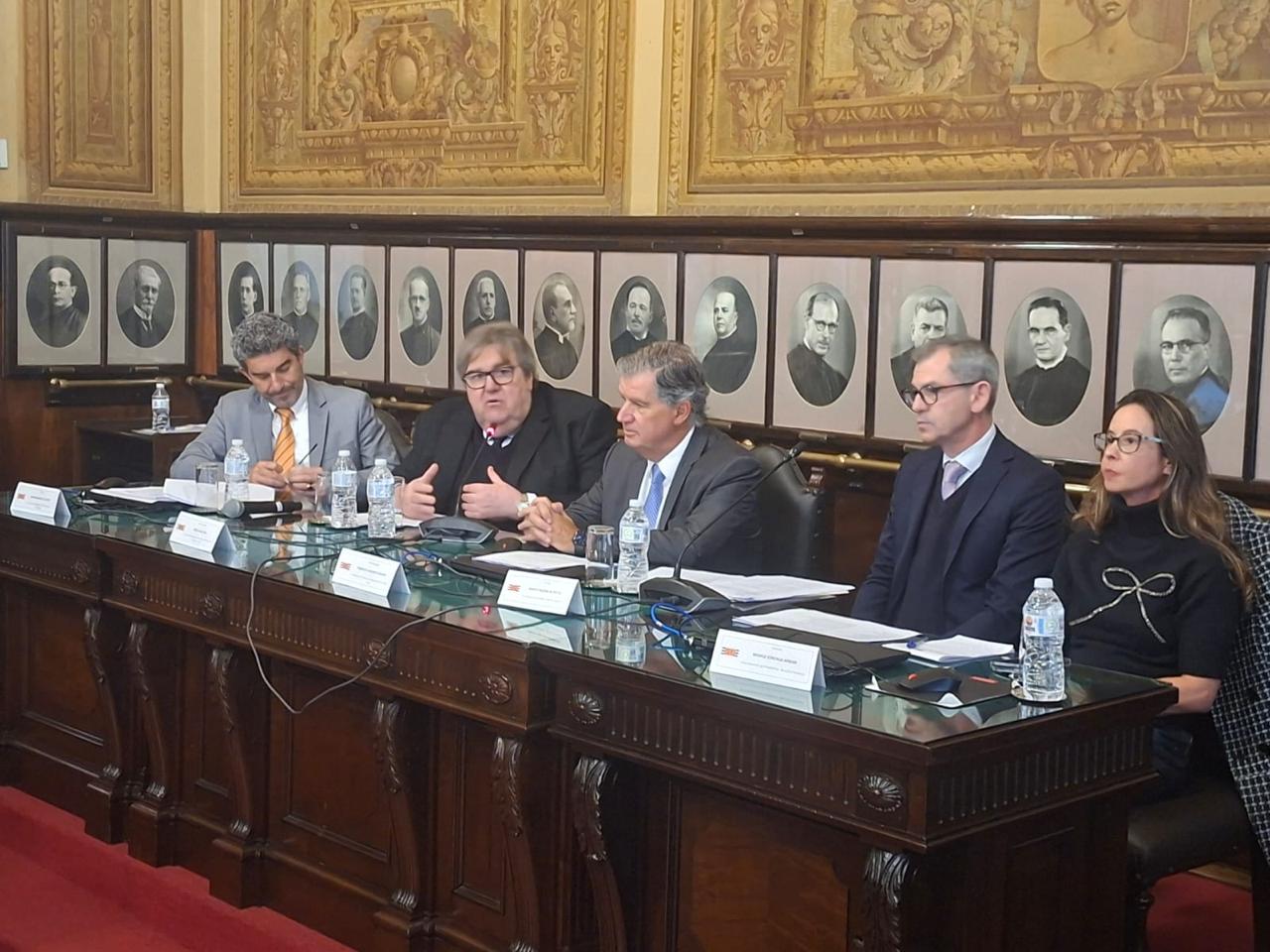 Em pauta – Auxílios e Nível Universitário para Escrevente